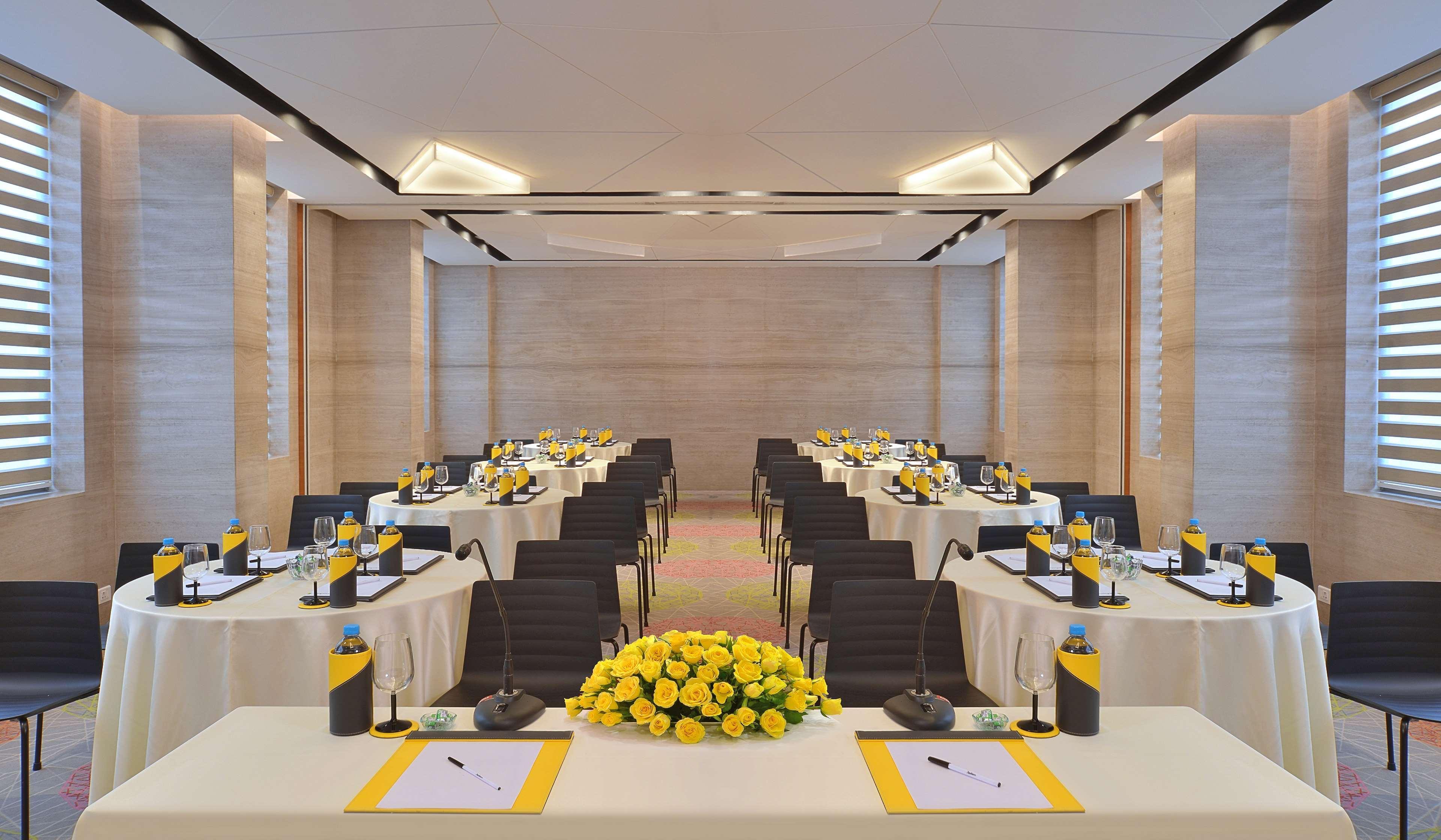 Radisson Bengaluru City Center Εξωτερικό φωτογραφία