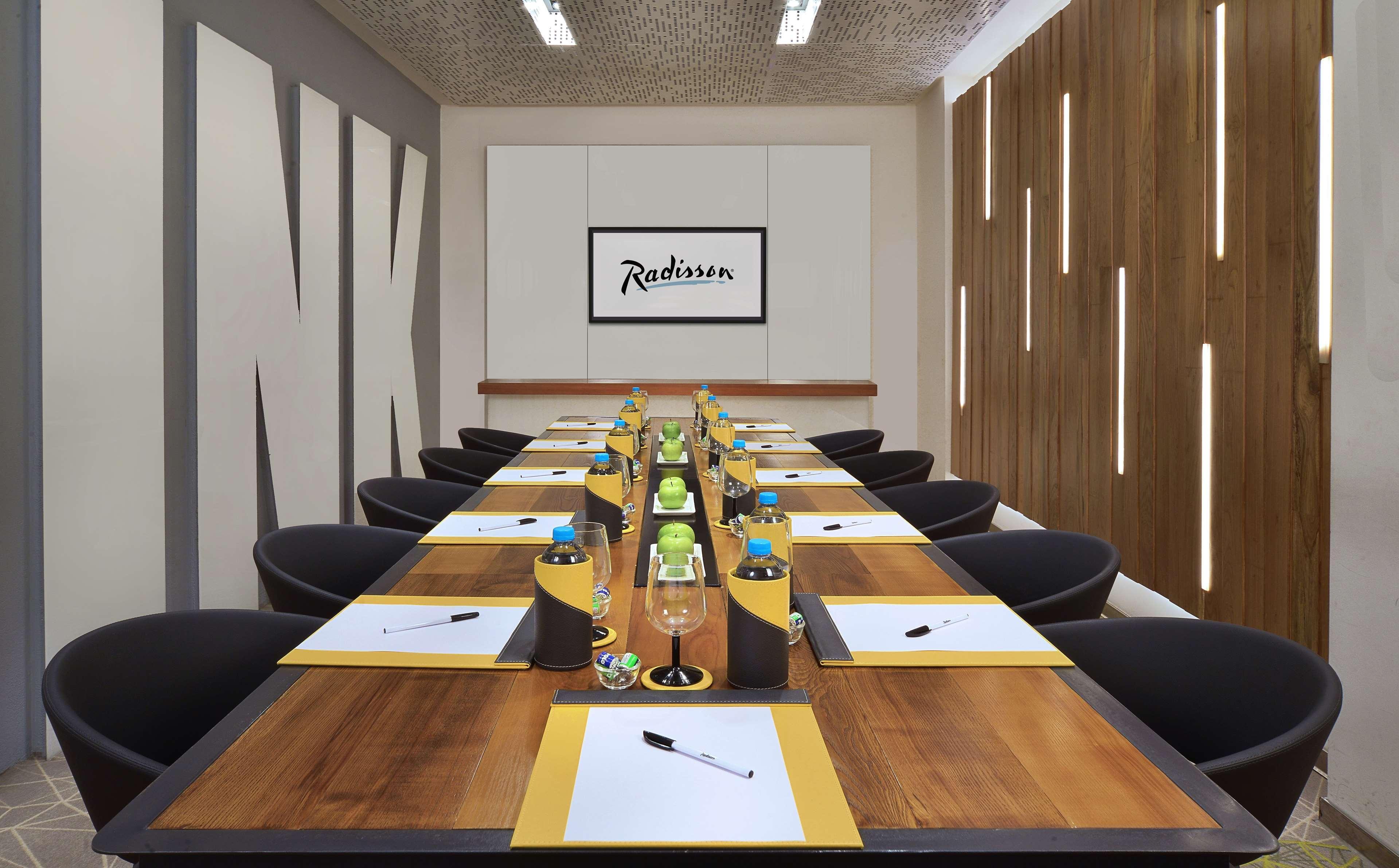 Radisson Bengaluru City Center Εξωτερικό φωτογραφία