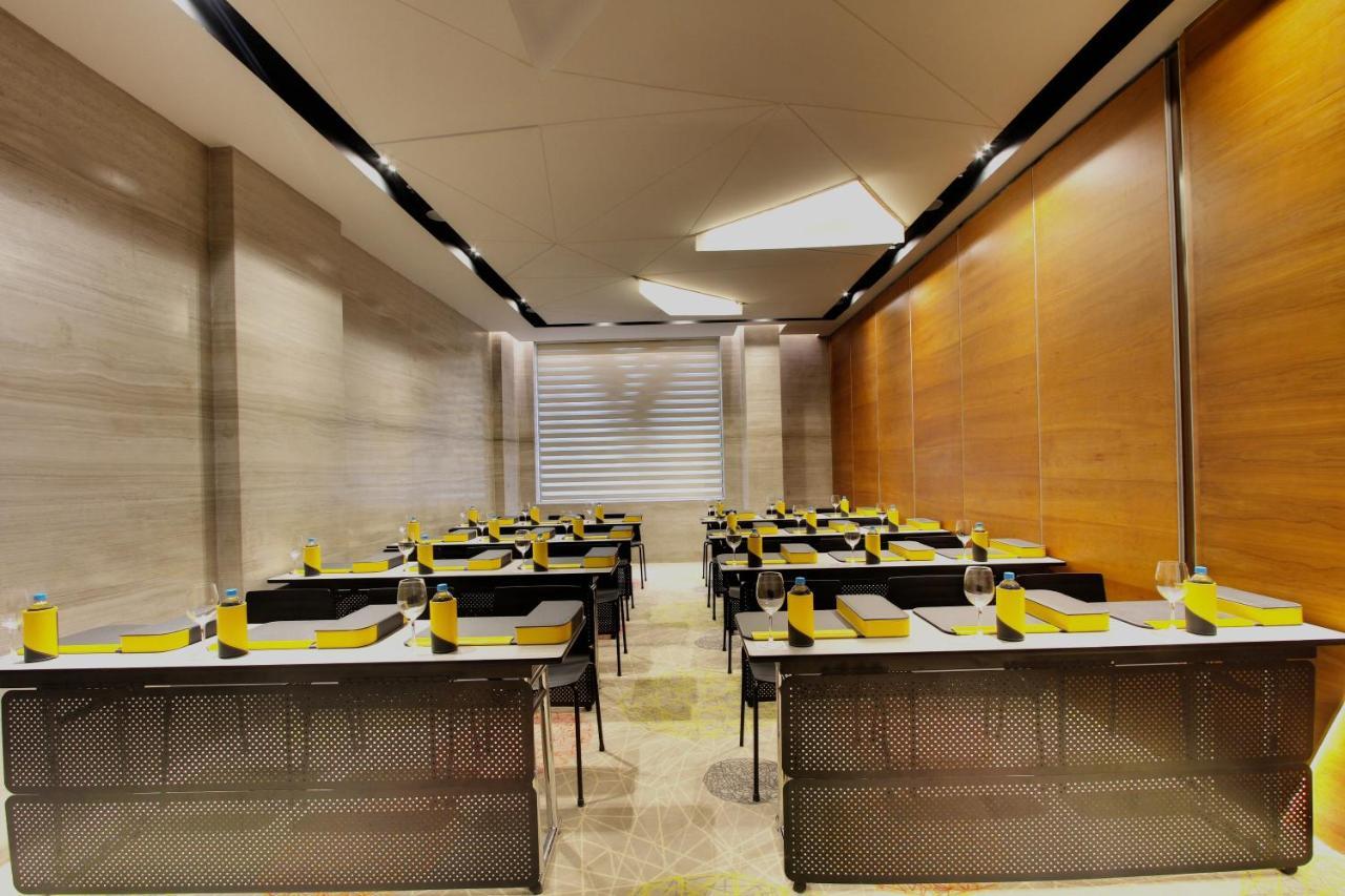 Radisson Bengaluru City Center Εξωτερικό φωτογραφία